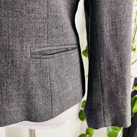 Talbots Petites Gray 100% Wool Button Down Fitted Blazer Size 8 - Picture 4 of 9